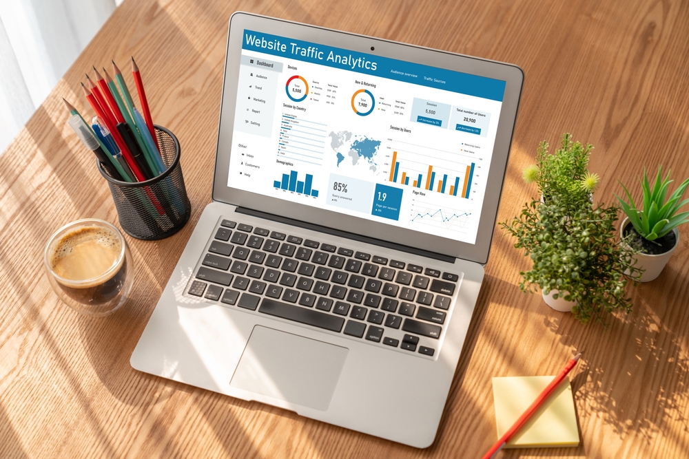 Aparecer no Google não é sorte. É estratégia.
Se a sua marca ainda não aparece nos resultados de busca do Google, o problema pode ser maior do que você imagina — mas a solução também pode ser mais simples do que parece. Estar visível no momento em que o cliente está buscando por uma solução é o primeiro passo para atrair, engajar e vender mais.
O SEO estratégico e uma assessoria ativa de conteúdo são, hoje, investimentos essenciais para empresas que desejam crescer de forma estruturada e previsível. Não se trata apenas de palavras-chave ou artigos esporádicos, mas de um processo contínuo, com foco em performance, autoridade digital e conversão real.